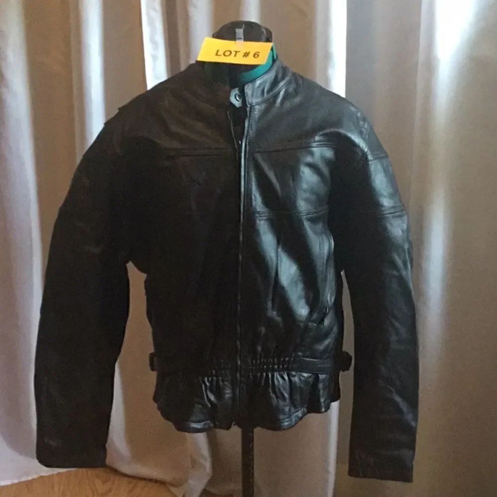 Ladies 2xl VINTAGE leather motorcycle jacket in black with zip out lining heavy